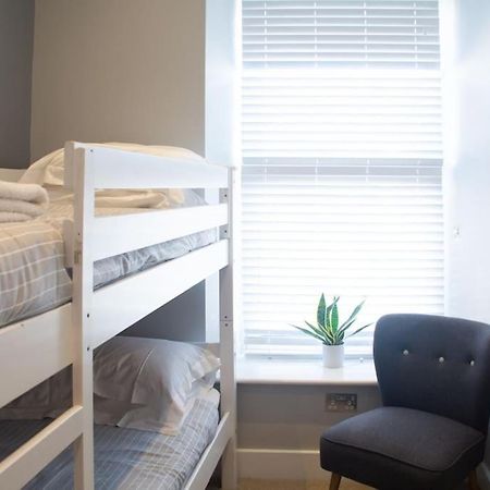 Edge14- Spacious, Stylish And Near The Beach! New Quay Екстериор снимка