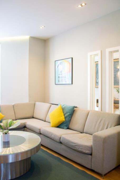 Edge14- Spacious, Stylish And Near The Beach! New Quay Екстериор снимка
