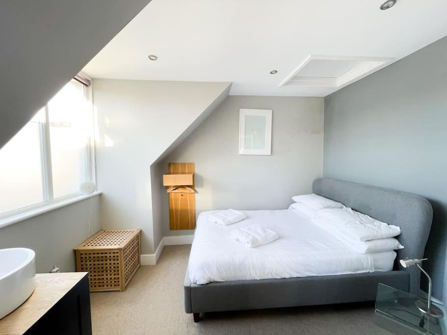 Edge14- Spacious, Stylish And Near The Beach! New Quay Екстериор снимка