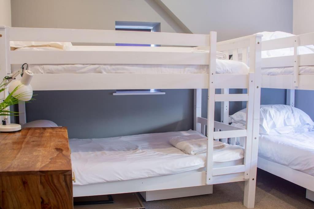 Edge14- Spacious, Stylish And Near The Beach! New Quay Екстериор снимка