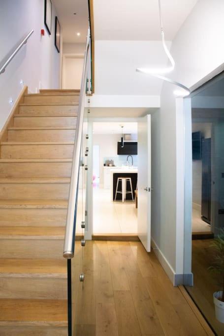 Edge14- Spacious, Stylish And Near The Beach! New Quay Екстериор снимка