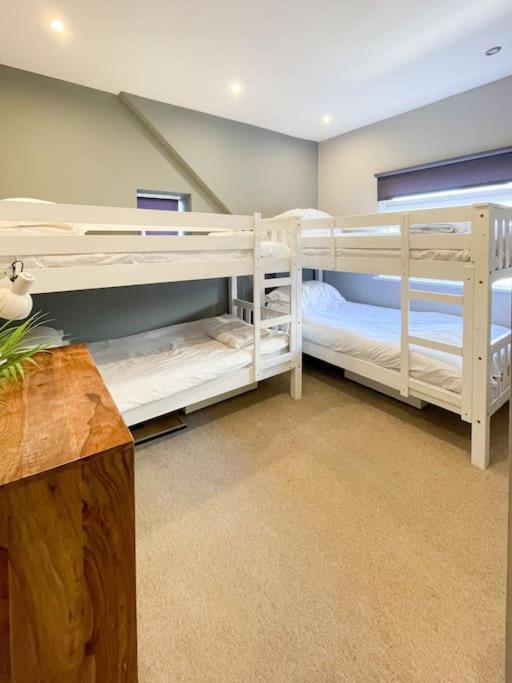 Edge14- Spacious, Stylish And Near The Beach! New Quay Екстериор снимка