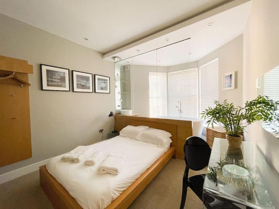 Edge14- Spacious, Stylish And Near The Beach! New Quay Екстериор снимка