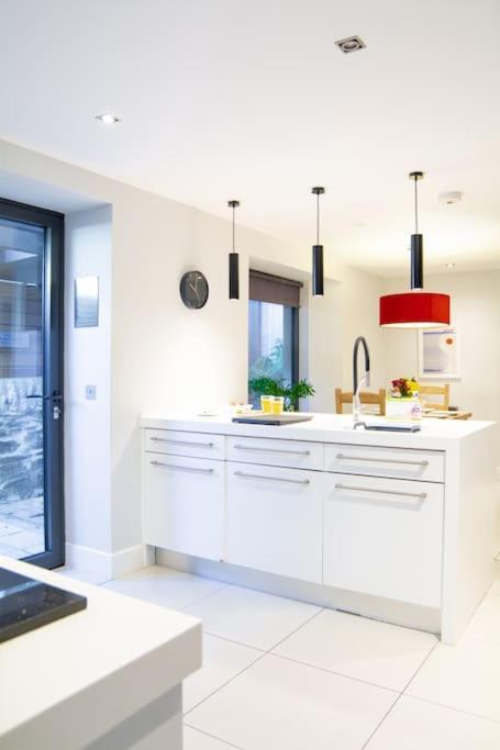 Edge14- Spacious, Stylish And Near The Beach! New Quay Екстериор снимка