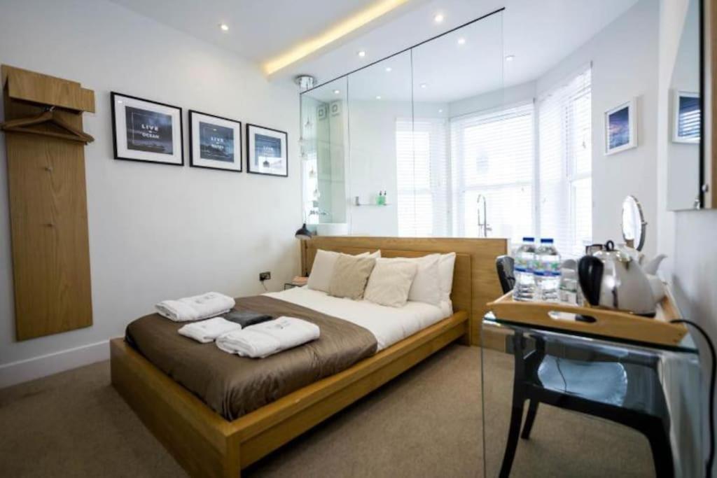 Edge14- Spacious, Stylish And Near The Beach! New Quay Екстериор снимка
