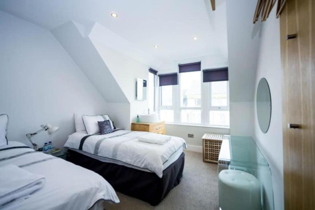 Edge14- Spacious, Stylish And Near The Beach! New Quay Екстериор снимка