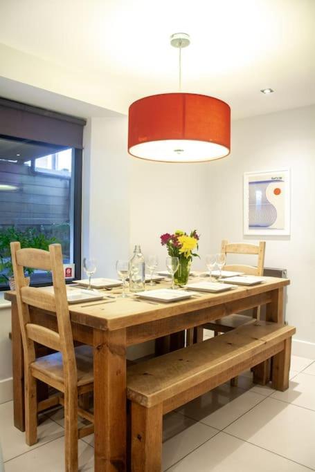 Edge14- Spacious, Stylish And Near The Beach! New Quay Екстериор снимка