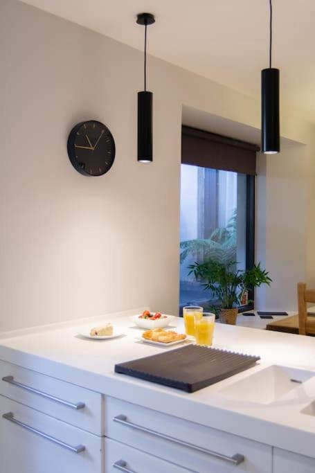 Edge14- Spacious, Stylish And Near The Beach! New Quay Екстериор снимка