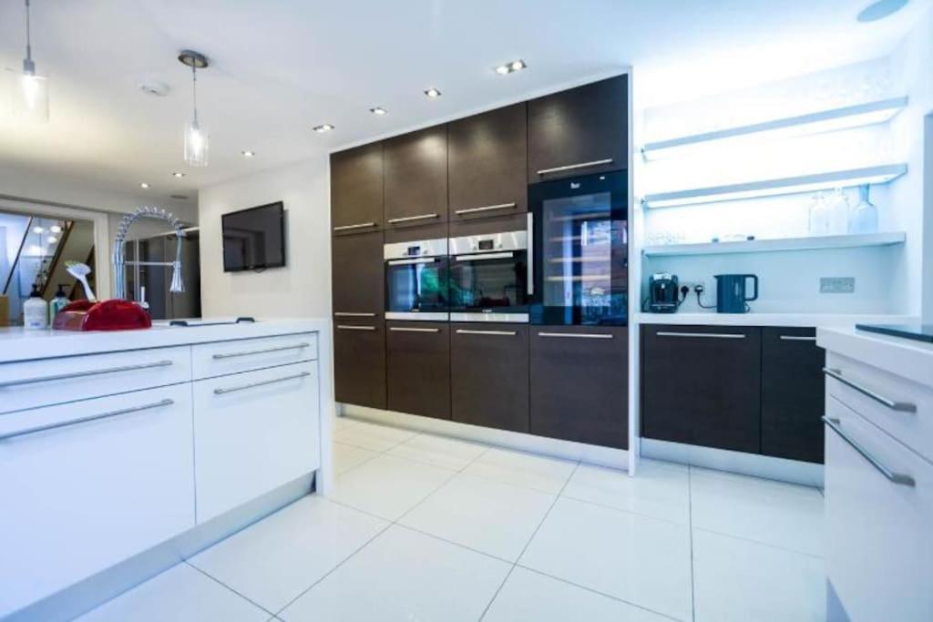 Edge14- Spacious, Stylish And Near The Beach! New Quay Екстериор снимка