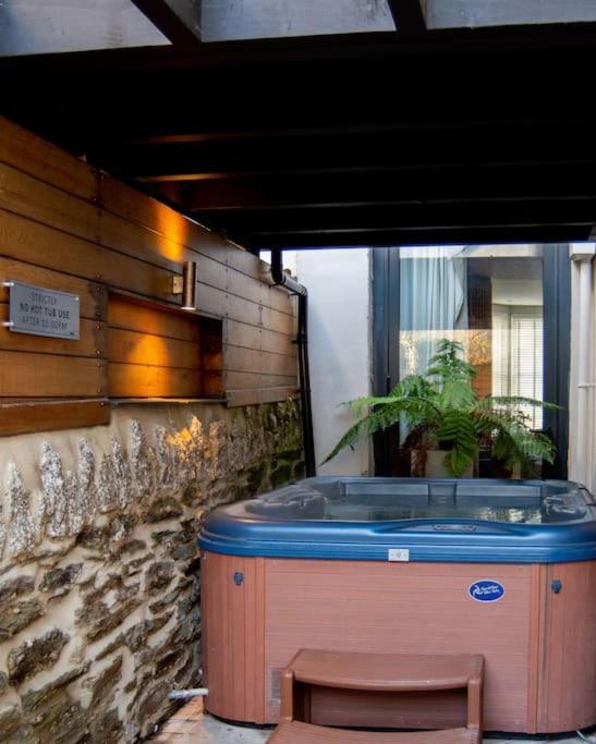 Edge14- Spacious, Stylish And Near The Beach! New Quay Екстериор снимка