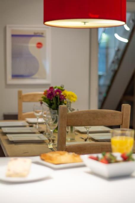 Edge14- Spacious, Stylish And Near The Beach! New Quay Екстериор снимка